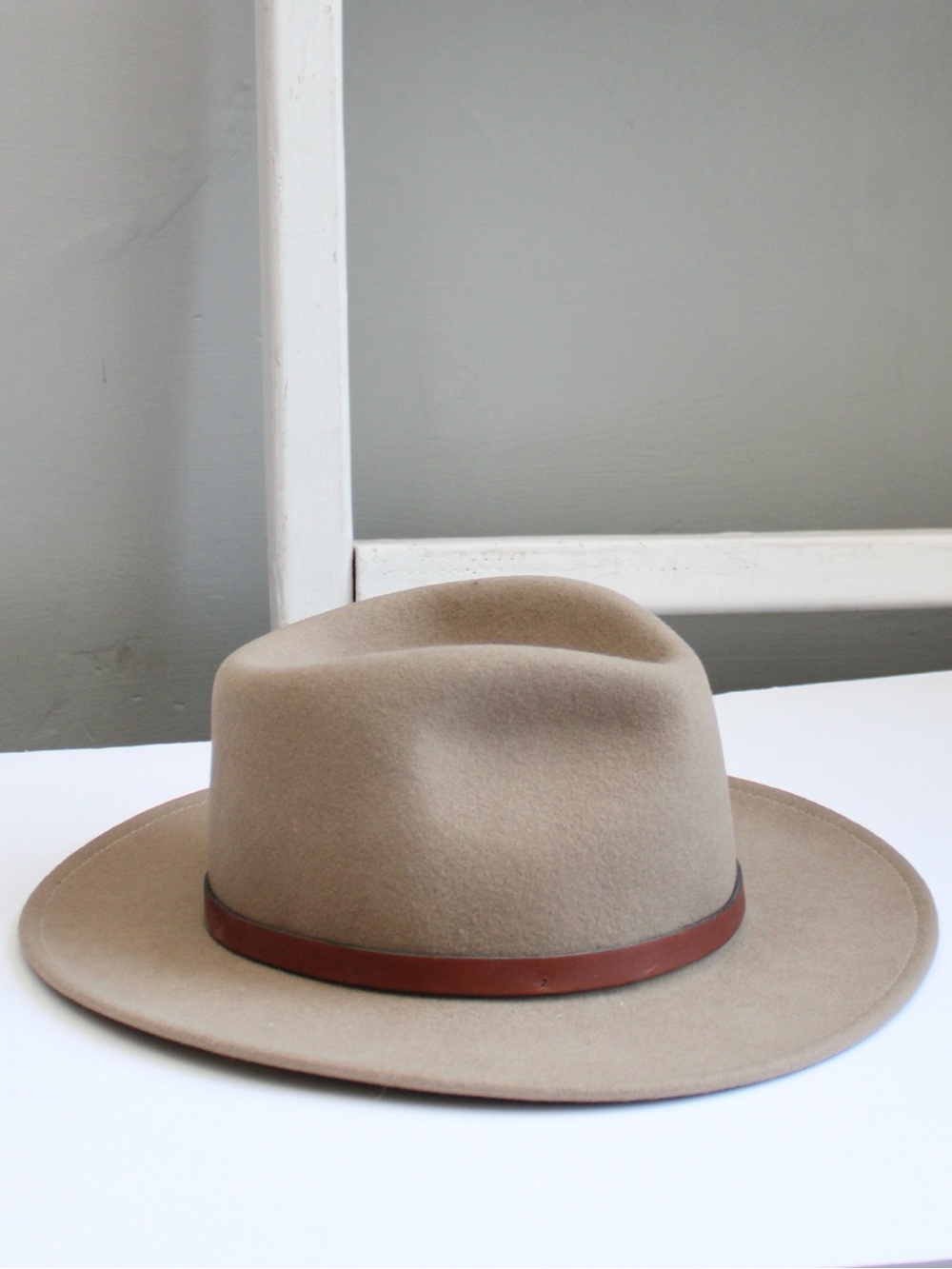 Dorfman Pacific Tan Fedora Wide Brim Hat with Feather Accent 100% Wool Felt - Picture 2 of 5